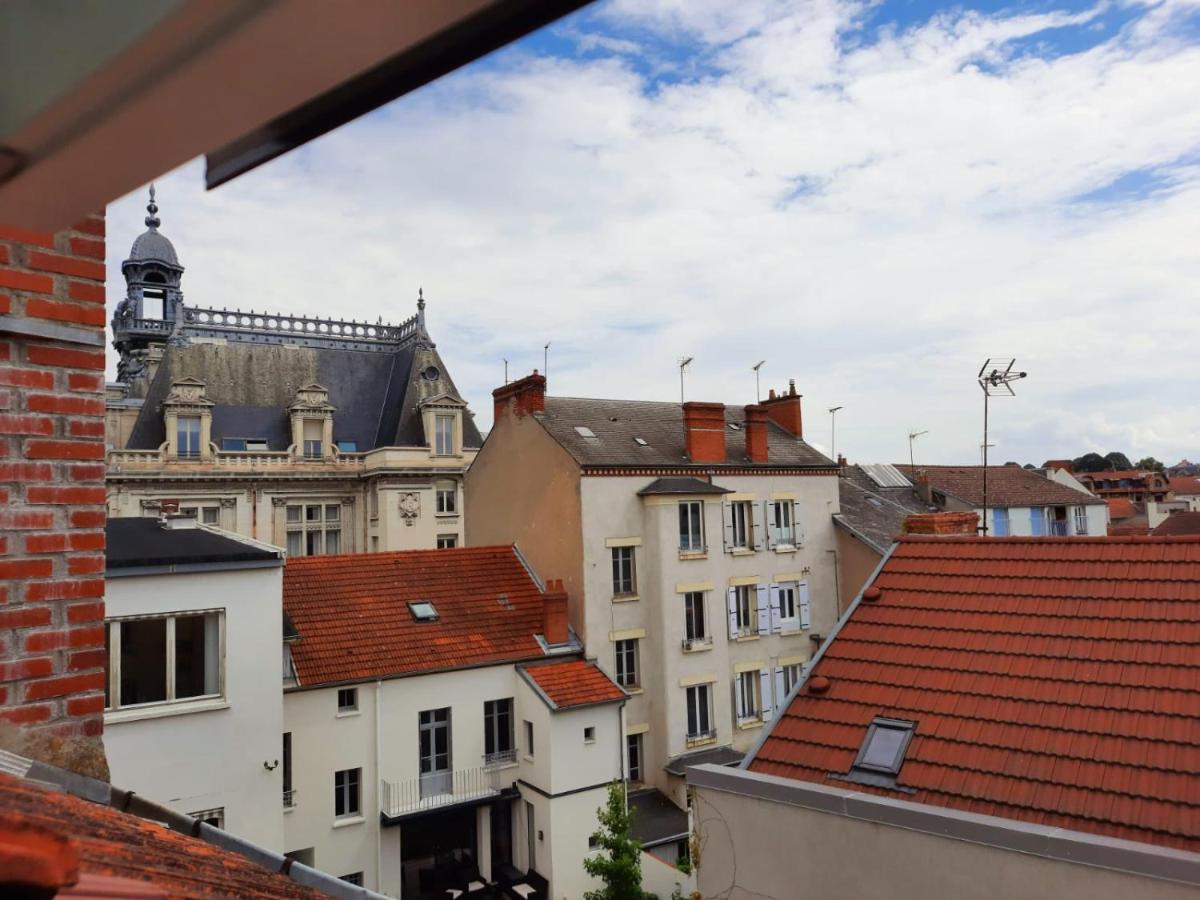 Le Chic Broc Ground Apartment Vichy Bagian luar foto